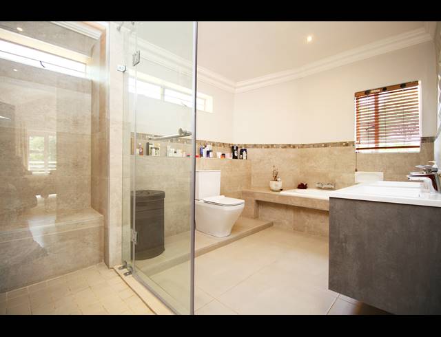 5 BEDROOM HOUSE FOR SALE IN HOUGHTON ESTATE